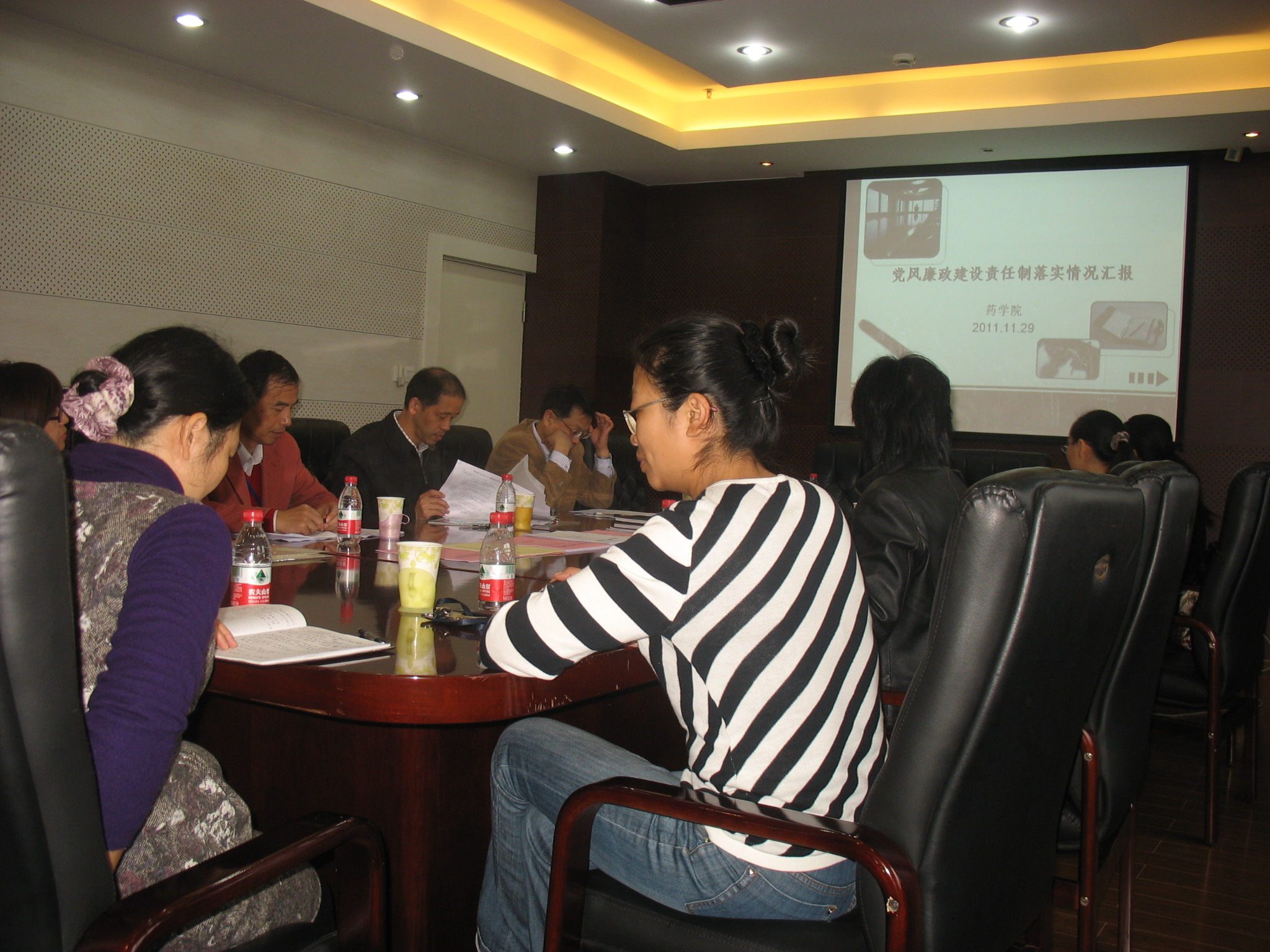 学院领导向党风廉政建设领导小组汇报工作