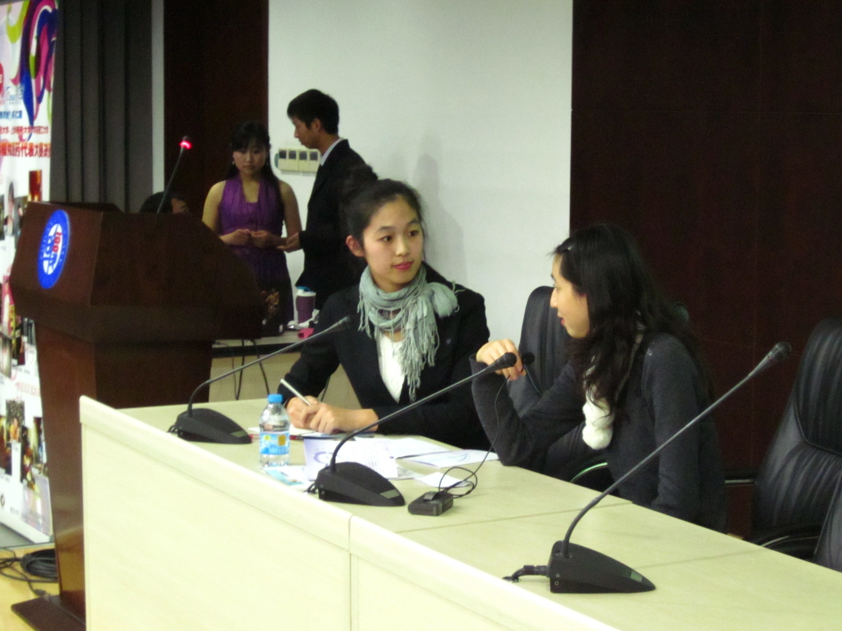 吃瓜黑料网
施歌进行“百里挑一”环节比赛