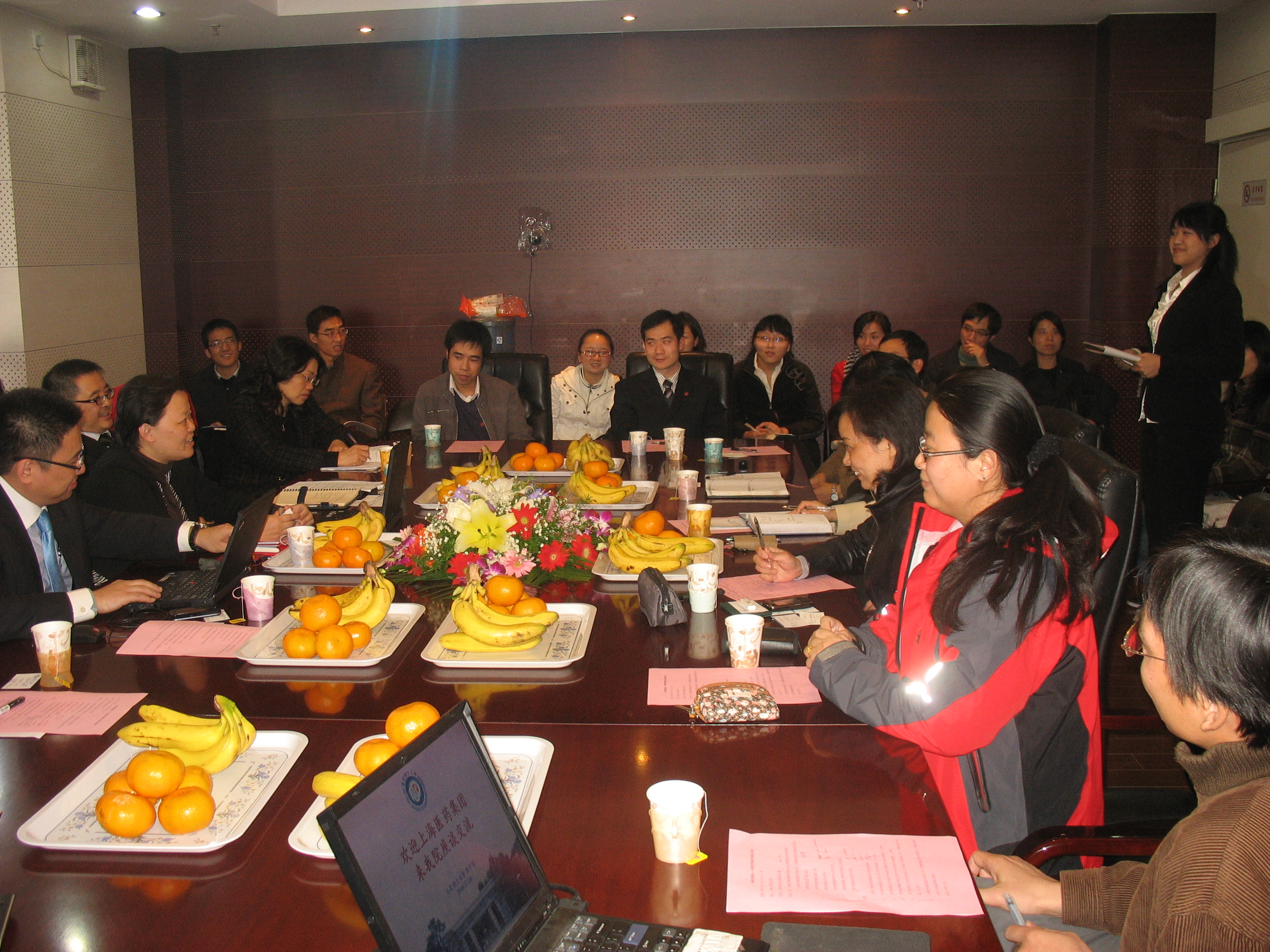 上药集团代表与吃瓜黑料网
毕业生交流