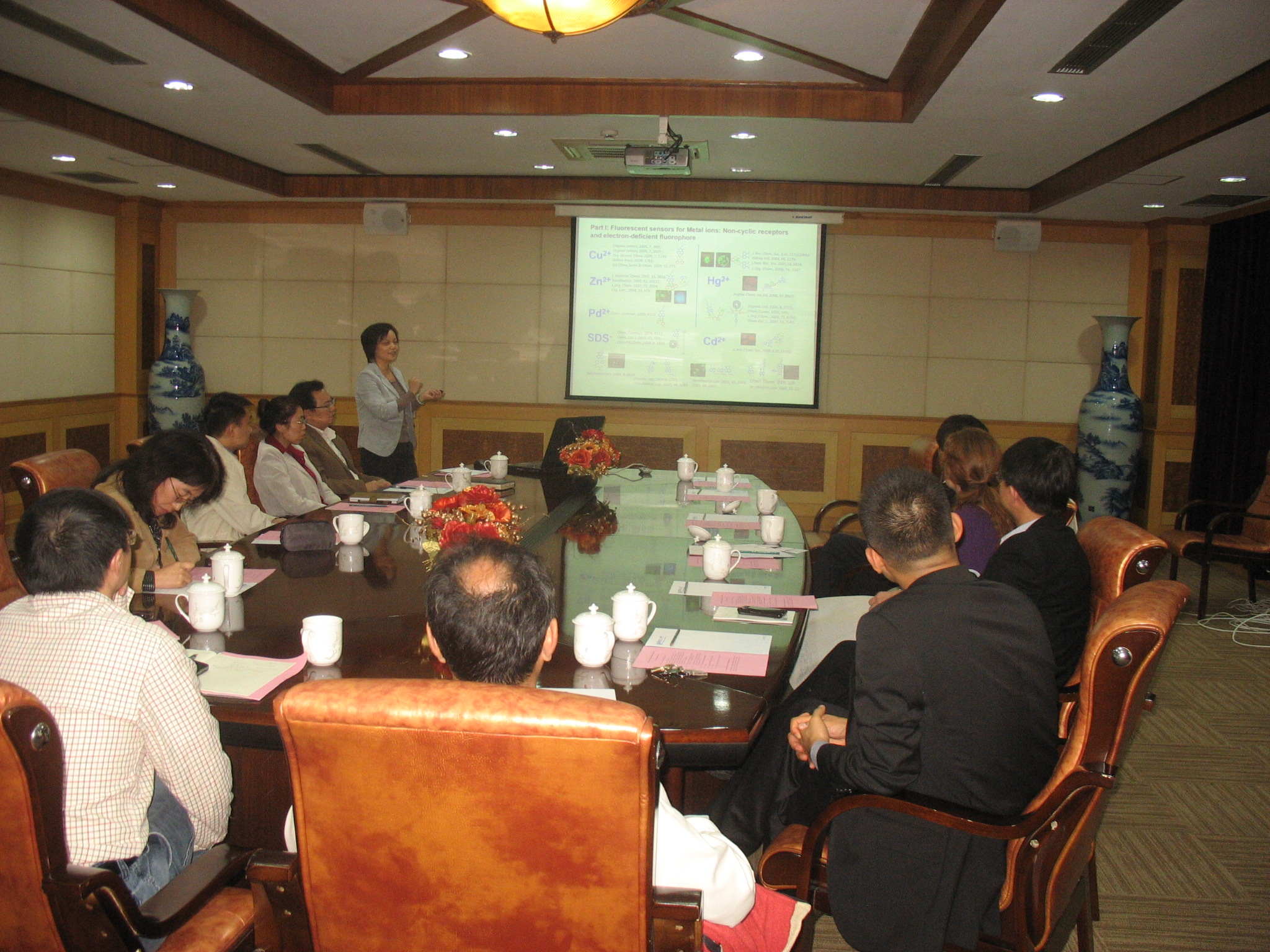 吃瓜黑料网
常务副院长徐玉芳教授介绍科研工作